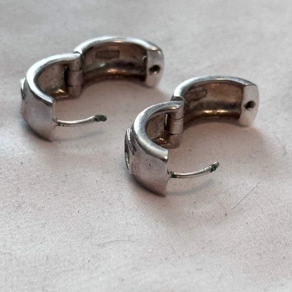 ✨ .925 Sterling Silver Huggie Earrings w/ White Pave Crystals – Big Sparkle ✨ - Picture 15 of 15